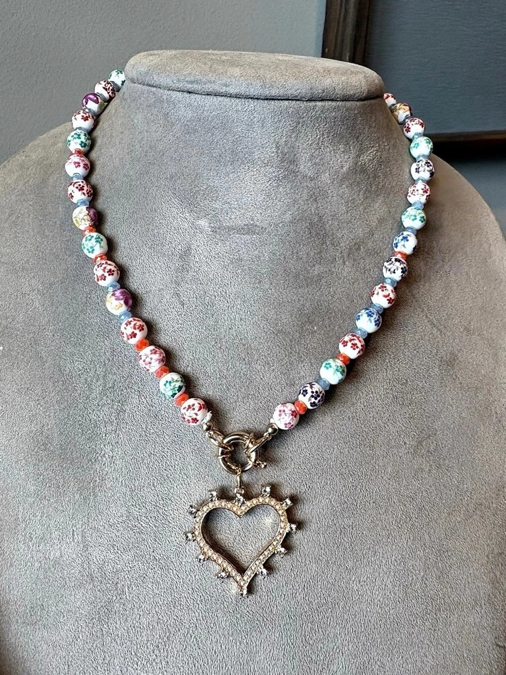 Heart Pendant Beaded Necklace in White & Red NWOT
